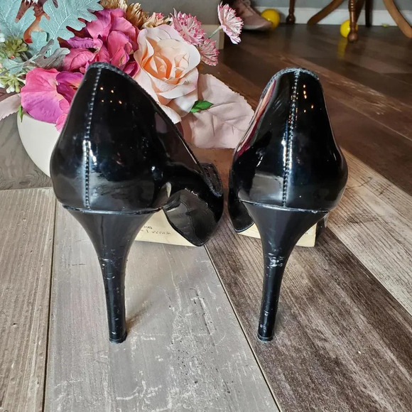 WHITE HOUSE BLACK MARKET BLACK PATENT LEATHER "KOURTNEY" PEEP TOE PUMPS 9.5 M - Picture 10 of 12